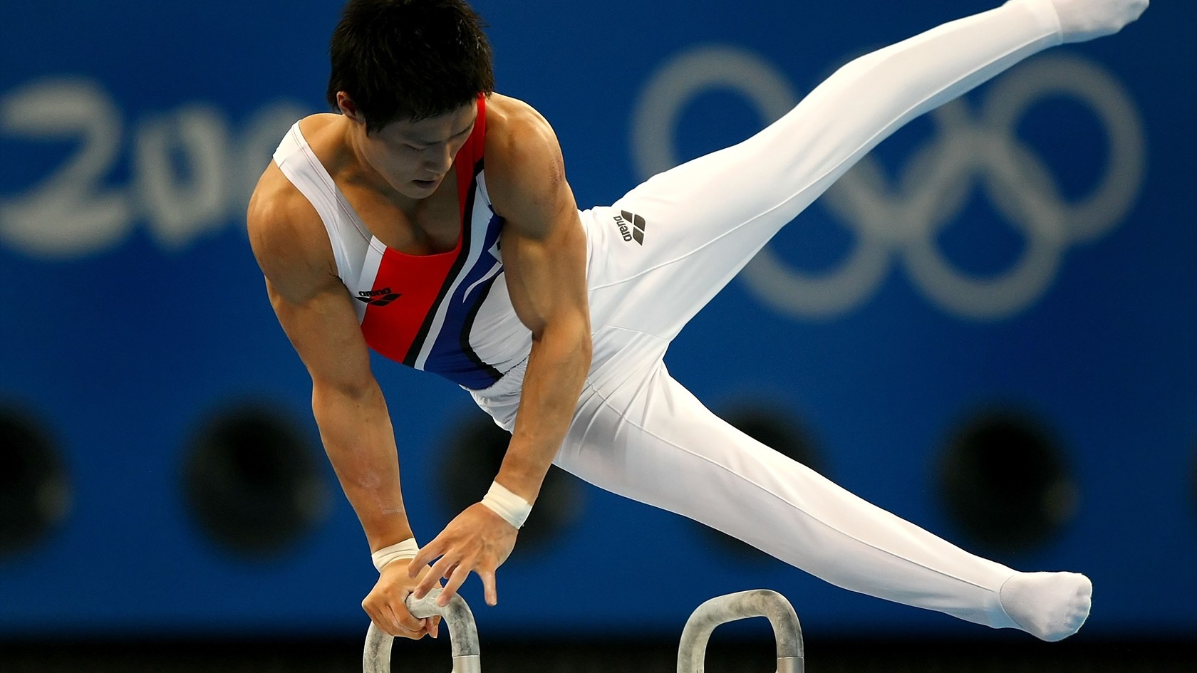 Спортивная гимнастика новости. Гимнасты мужчины. Форма гимнастов. Мужского гимнастического многоборья. Китайские гимнасты мужчины.